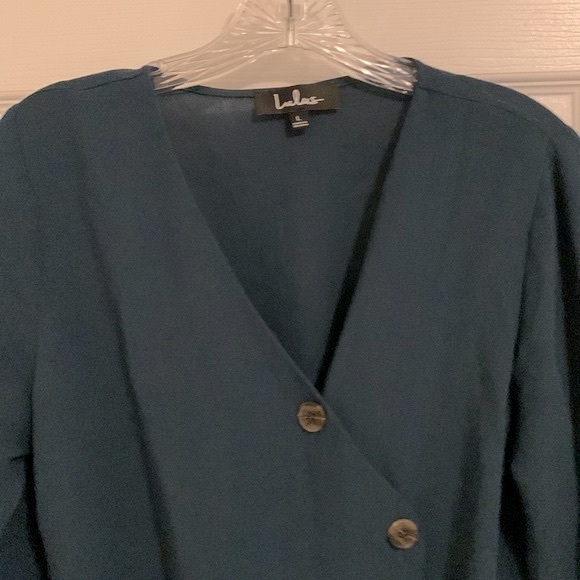 Lulu’s dark green tunic wrap with belt. - Picture 5 of 5